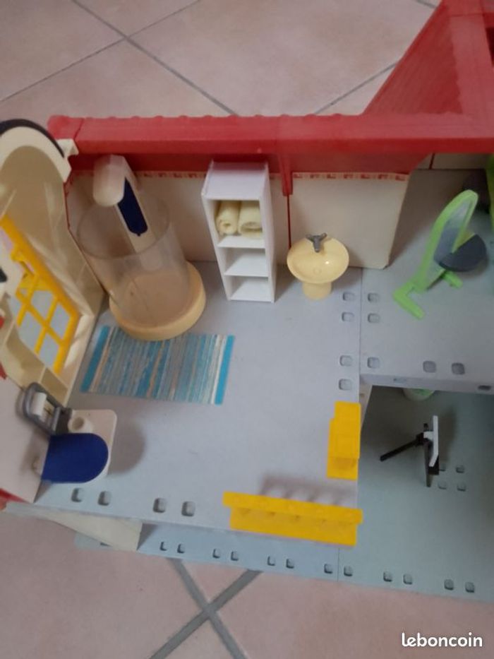 Maison Playmobil avec accessoires - photo numéro 2