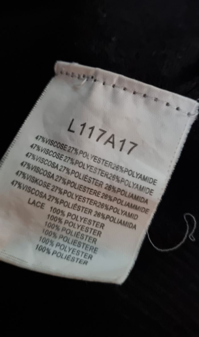 Pull noir avec dentelle au col et poignets taille S - photo numéro 6