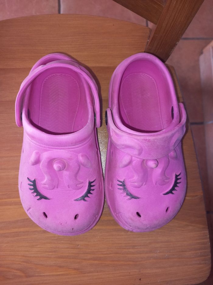 Crocs 25