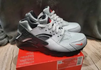 Basket Nike Huarache Run 38,5 Neuve