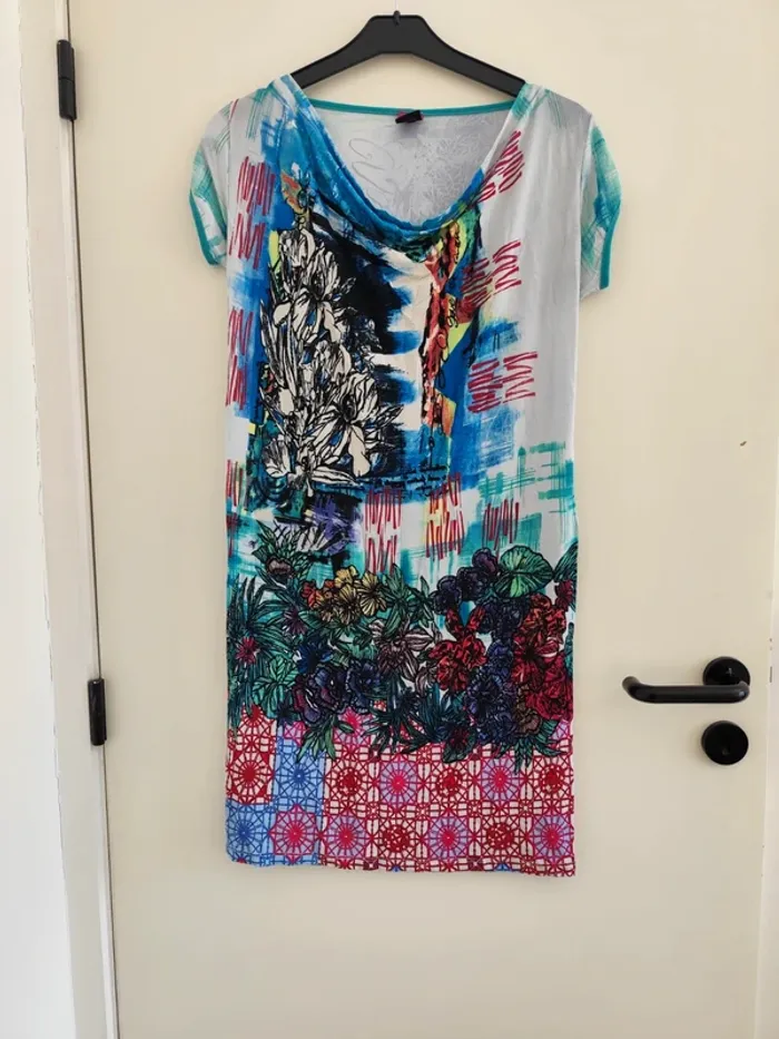 Belle robe d'été légère Save the Queen colorée motifs fleuris M très bon état - photo numéro 4