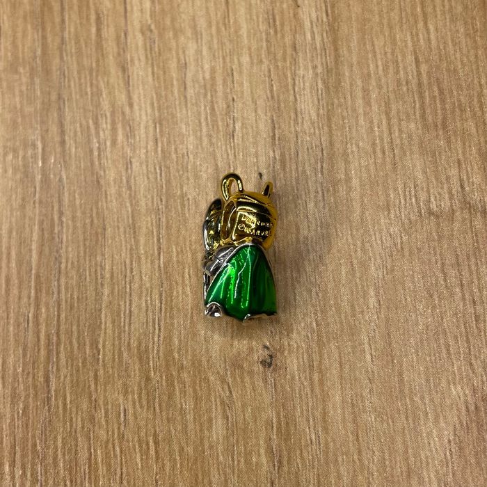 Charm Pandora Marvel Loki 🐍 Dieu de la Malice – Collector Bicolore en Argent 925 & Or - photo numéro 5