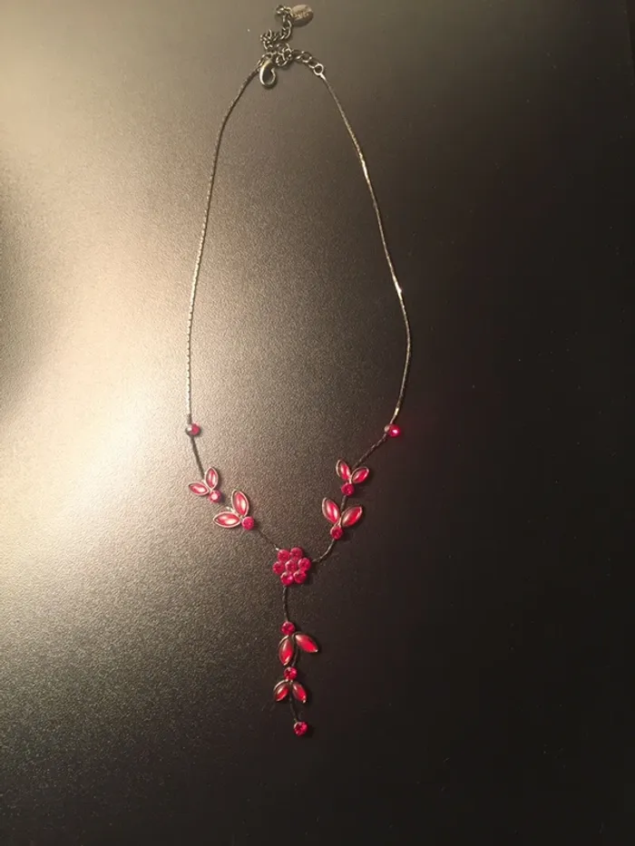 Collier noir et rouge fantaisie Claire’s