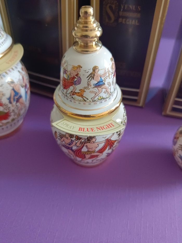 Lot d'anciens flacons de parfum Venus - photo numéro 6