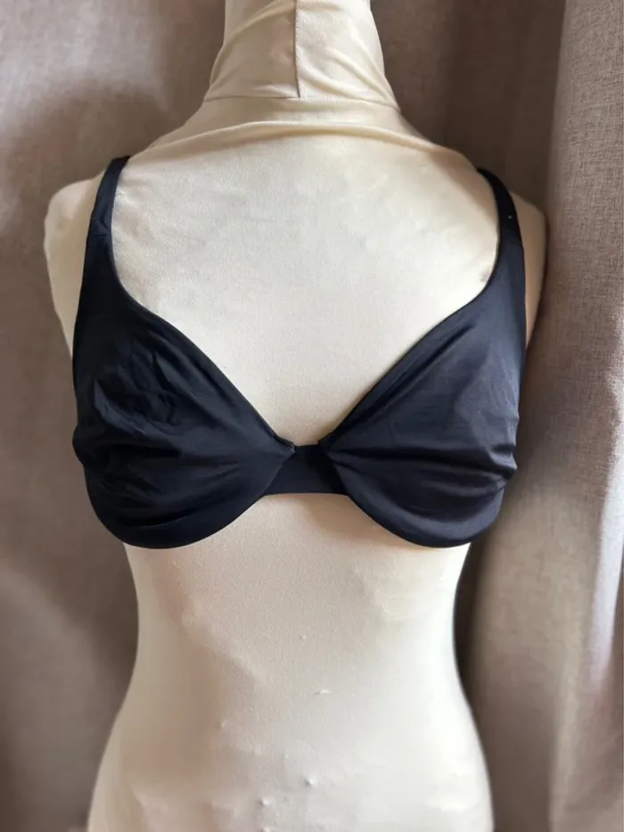 soutien-gorge noir de la marque Dim