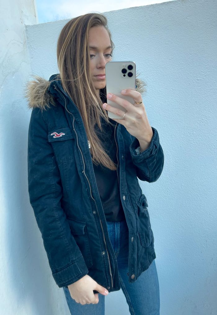 Manteau Hollister bleu marine avec logo rouge - photo numéro 6