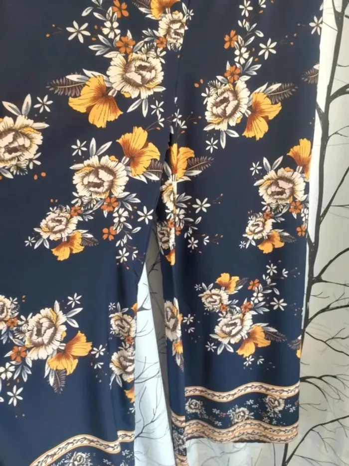 Joli pantalon fluide large à fleurs neuf taille M - photo numéro 2