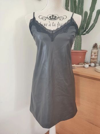 Robe nuisette Bershka simili cuir et dentelle taille s