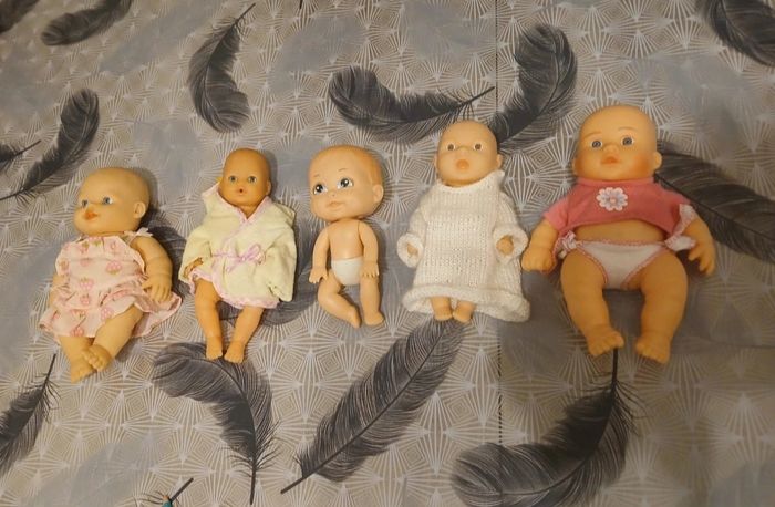Lot de poupées