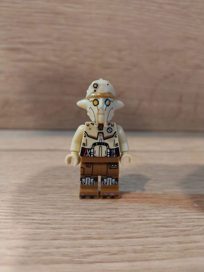 Figurine type lego Droide Professor Huyang star wars