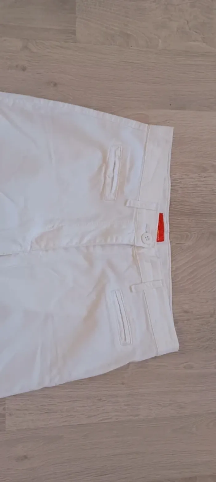 Pantacourt blanc femme, taille 40, en très bon état. - photo numéro 3