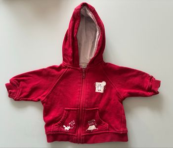 Gilet bébé rouge à capuche DO L’Enfant – 3 mois – 100% coton 