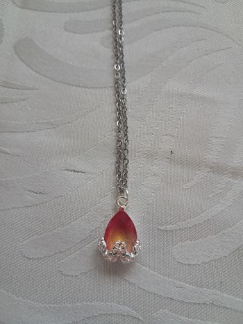 Collier pendentif orange jaune