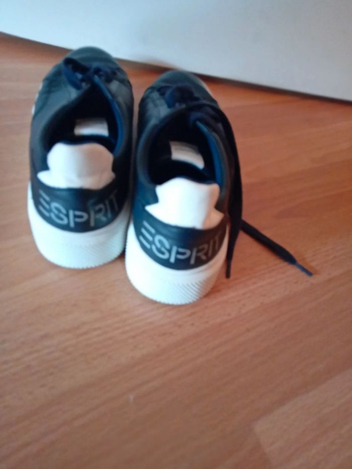Jolie basket Esprit. Pointure 40 - photo numéro 3