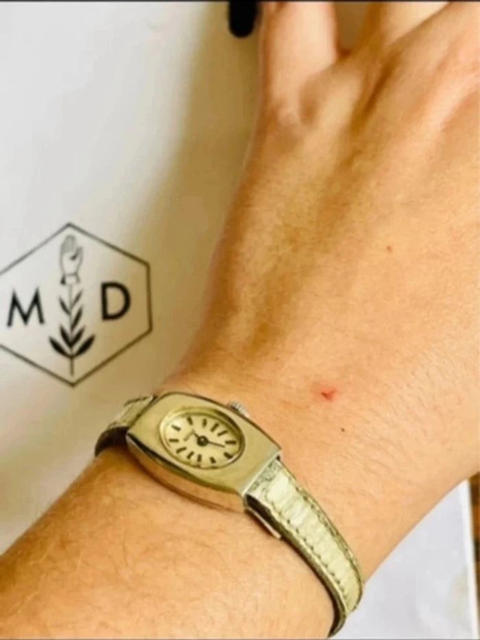 Sublime montre ancienne vintage art déco bracelet cuir blanc et cadrage argent - photo numéro 7