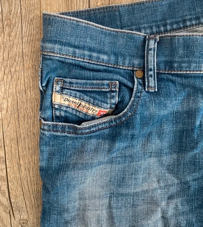 Pas de vintedgo svp jeans diesel - photo numéro 3