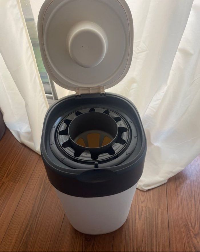 Poubelle à couche tommee tippee