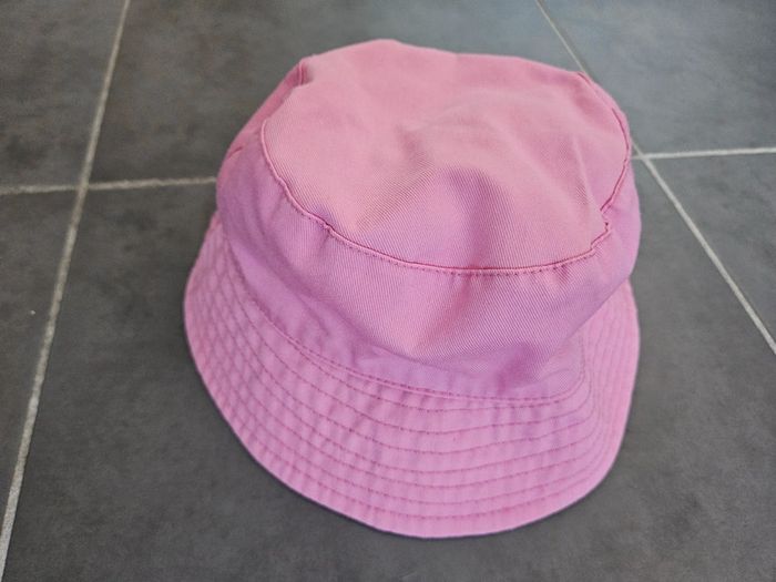 Lot Bob + Casquette FILLE (correspond à 1 enfant de 4-5 ans) Primark, Excellent État - photo numéro 2
