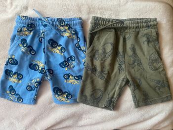 Lot de 2 shorts Primark garçons 4/5 et 5/6 ans
