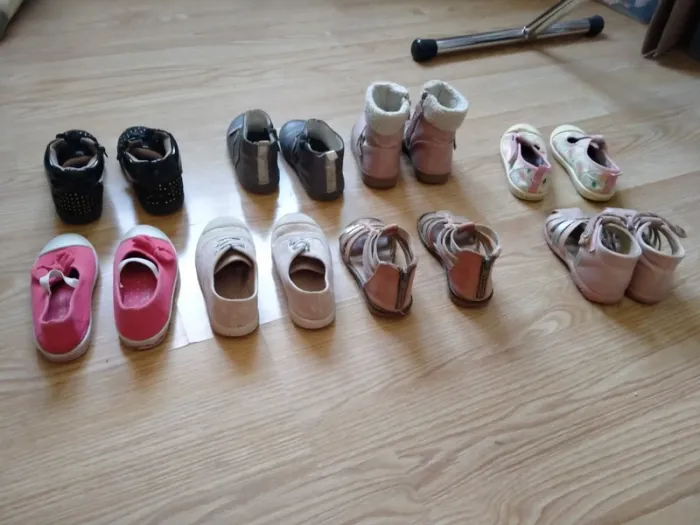 Lot de 8 paires de chaussures filles. Pointure 25 26 27 - photo numéro 7