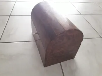 Coffret à bijoux en bois de noyer