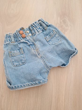 Short en jean taille 9 mois