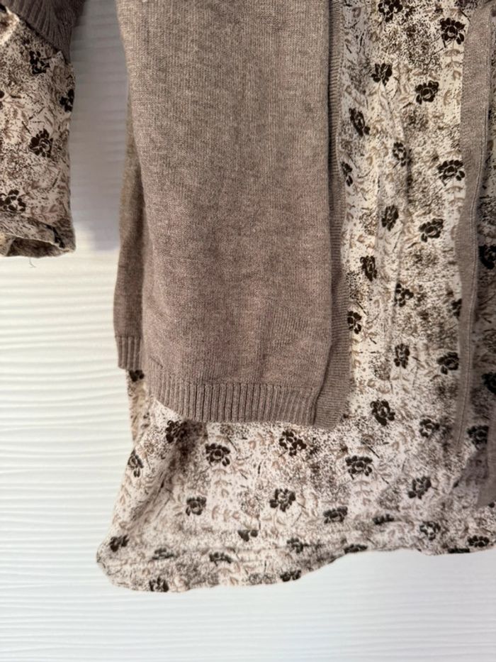 Haut maternité blouse gilet beige crème taupe à motifs fleurs et manches longues gilet intégré - photo numéro 2