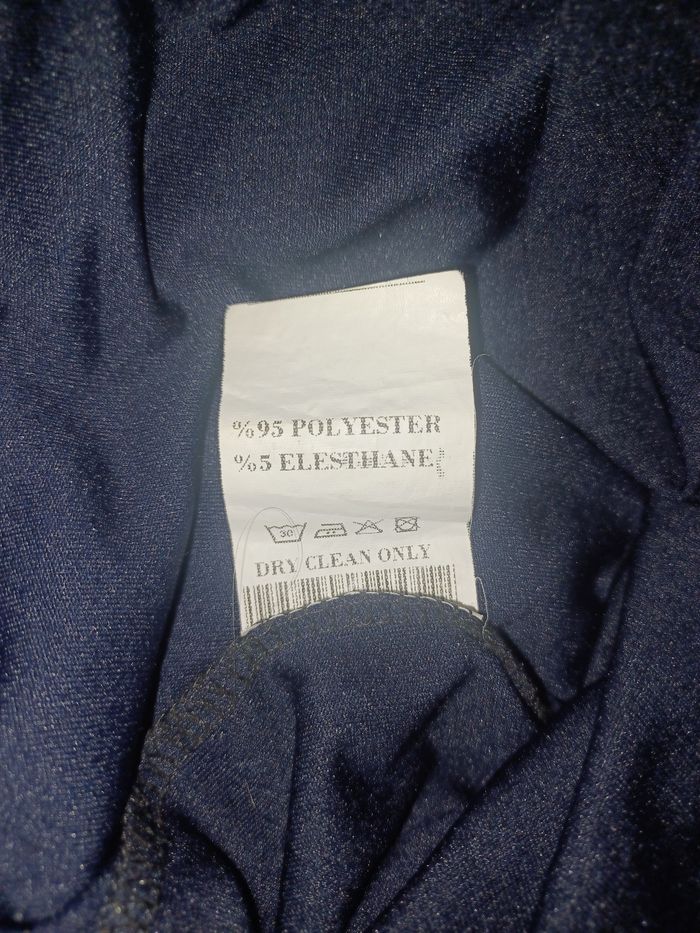 Robe longue bleu marine dentelle et perles
taille 50 - photo numéro 10