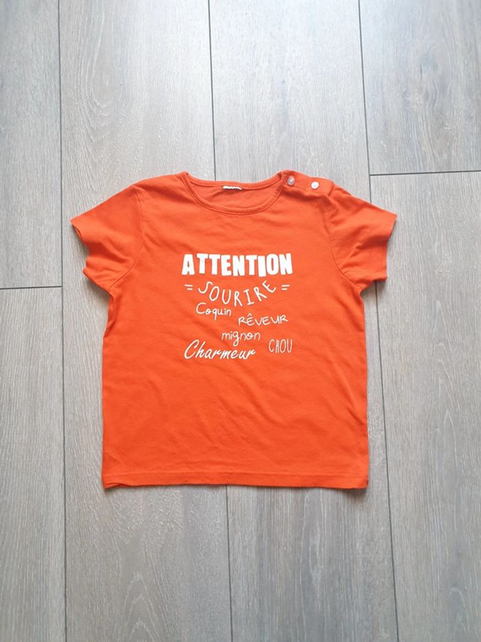 Tee shirt orange. Garçon 3 ans.