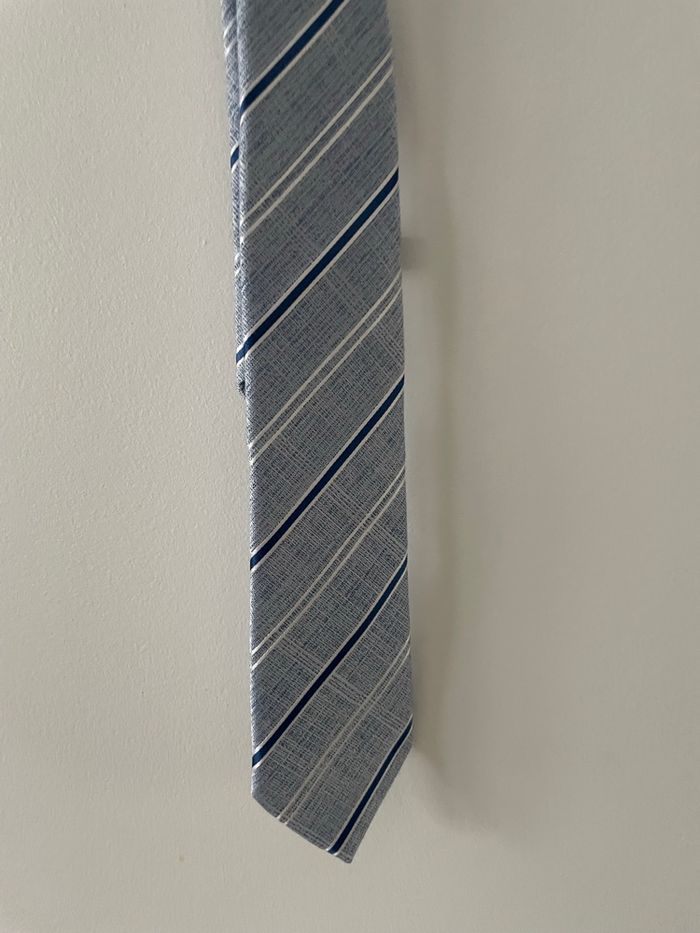 Cravate Devred, état neuf 15 € - photo numéro 2