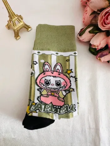 Chaussettes Labubu x Olive Cake – Personnage à capuche rose – Édition coréenne exclusive