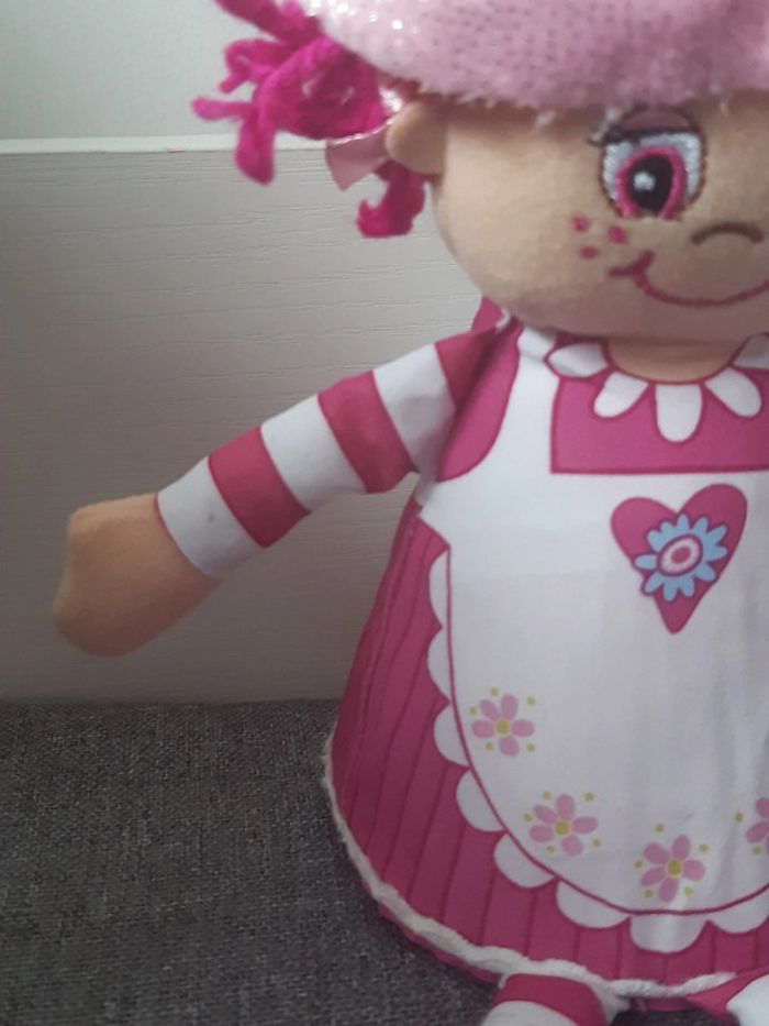 Peluche / doudou / Poupée : Little miss muffin framboise - photo numéro 3