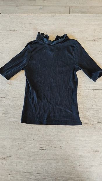 T shirt noir cotelé à manches courtes, bord en broderie, Camaïeu, taille XS