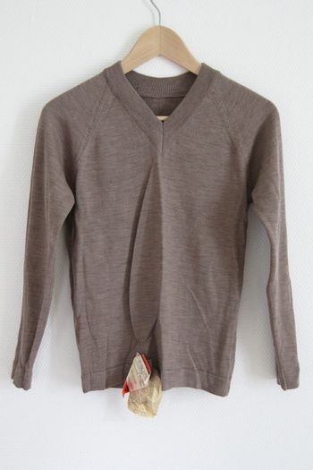 Vintage neuf étiqueté soviétique fabriqué à Moscou  (à réparer) - Pull col V en laine