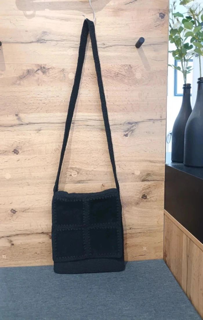 Sac bandoulière plage en daim noir vintage année 1990