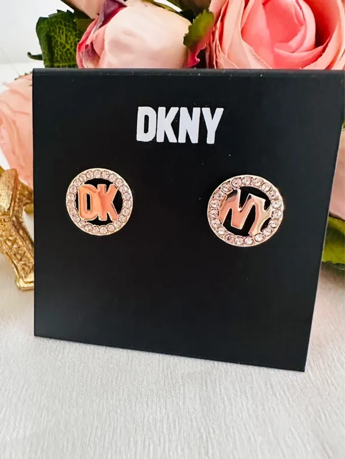Boucles d’oreilles dkny dorées – Cristaux & logo dk/ny – Authentique - photo numéro 7