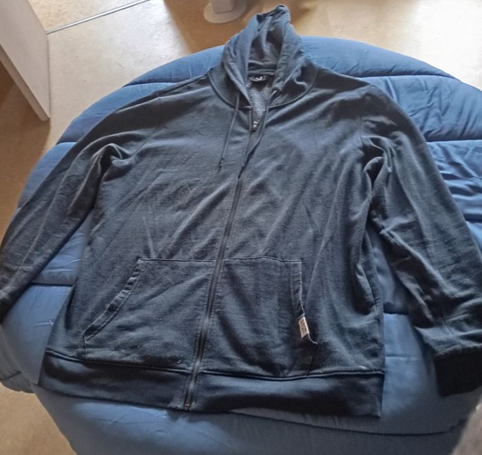 Veste Sweat bleu marine à capuche - photo numéro 2