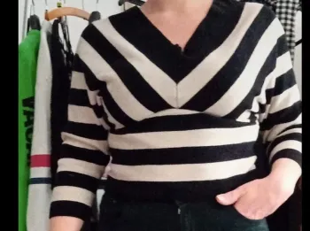Très joli petit pull manche 3/4 rayé noir et crème taille 36