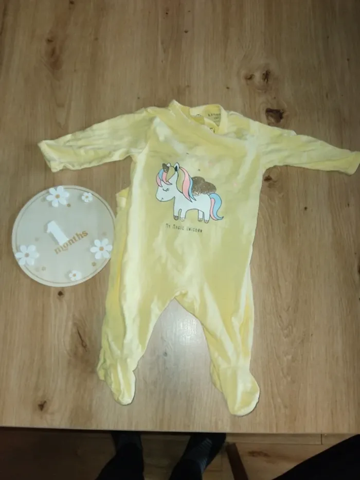 2 pyjamas  léger 1 mois - photo numéro 5