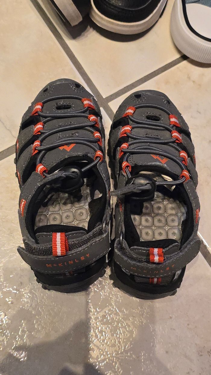 🥰💙🥰 superbe lot Baskets et sandales pointure 24 garçon 🥰💙💙💙 - photo numéro 4