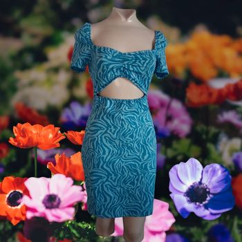 Magnifique robe bleu ouverte au-dessus du ventre - Shien - Taille M