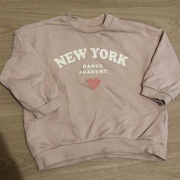 Pull rose New York H&M 9-12mois 80cm