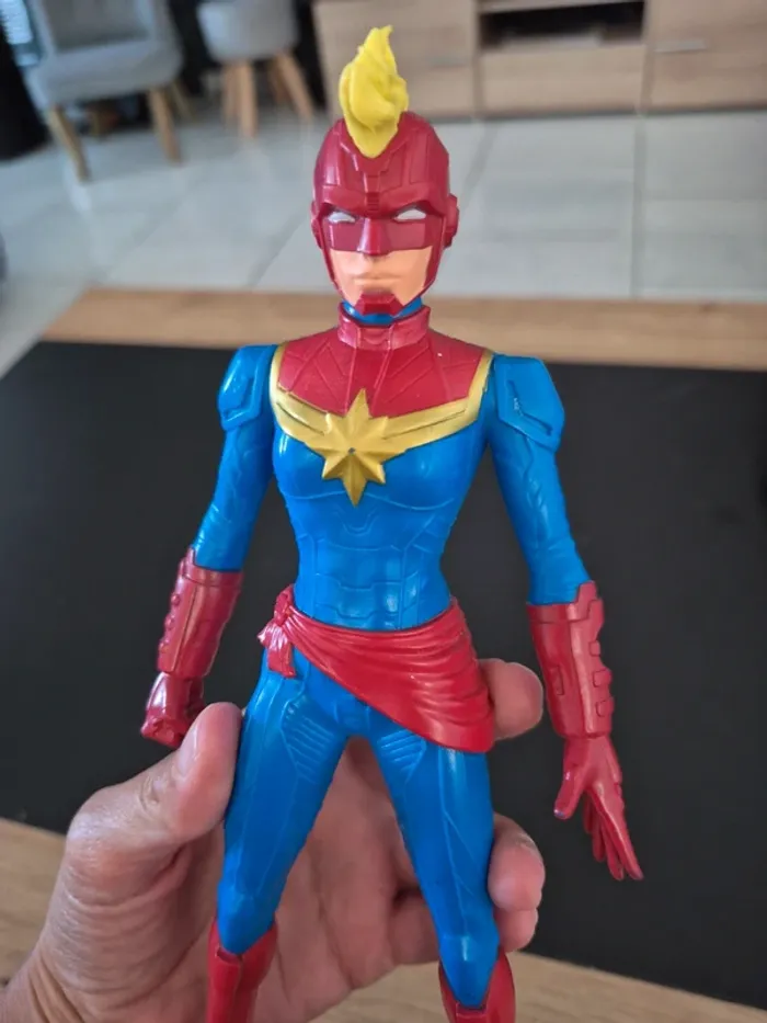 Figurine captain marvel - photo numéro 2