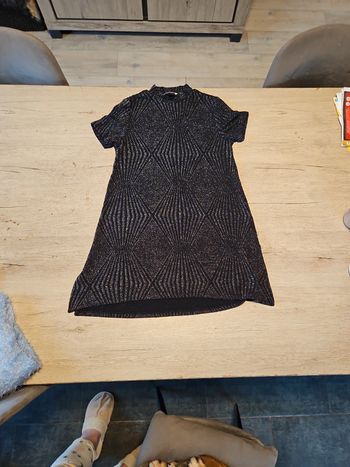 Jolie robe courte de fête noire brillante à manches courtes, Camaïeu, taille 34/36