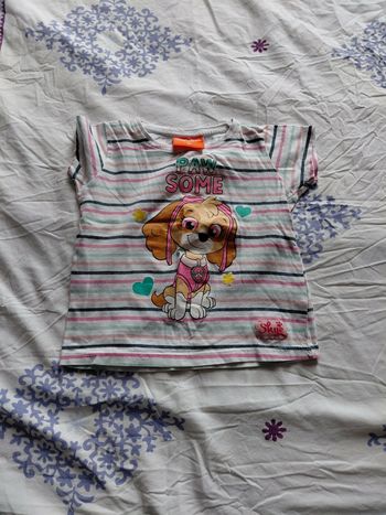 Très joli t-shirt manches courtes fille T 4 ans 