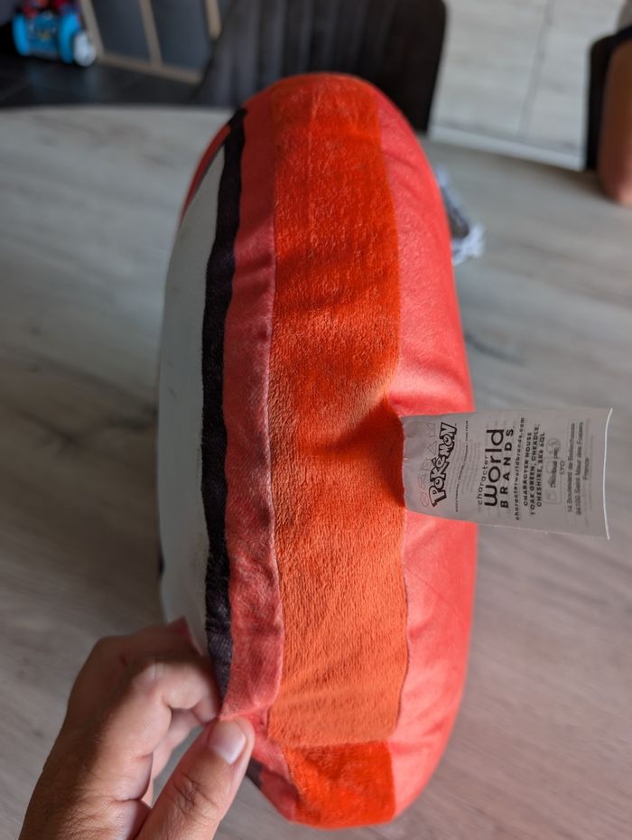 Coussin plat pokémon Pokéball 40 cm - photo numéro 3