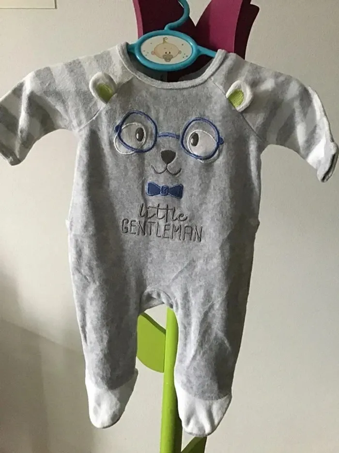 Pyjama une pièce Gémo gris taille 1-3 mois / 56 cm