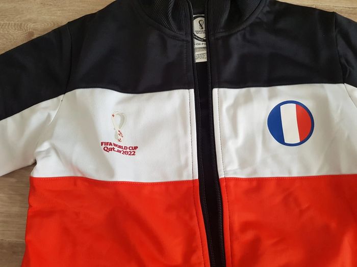 Ensemble survêtement de sport taille 8 ans neuf - photo numéro 6