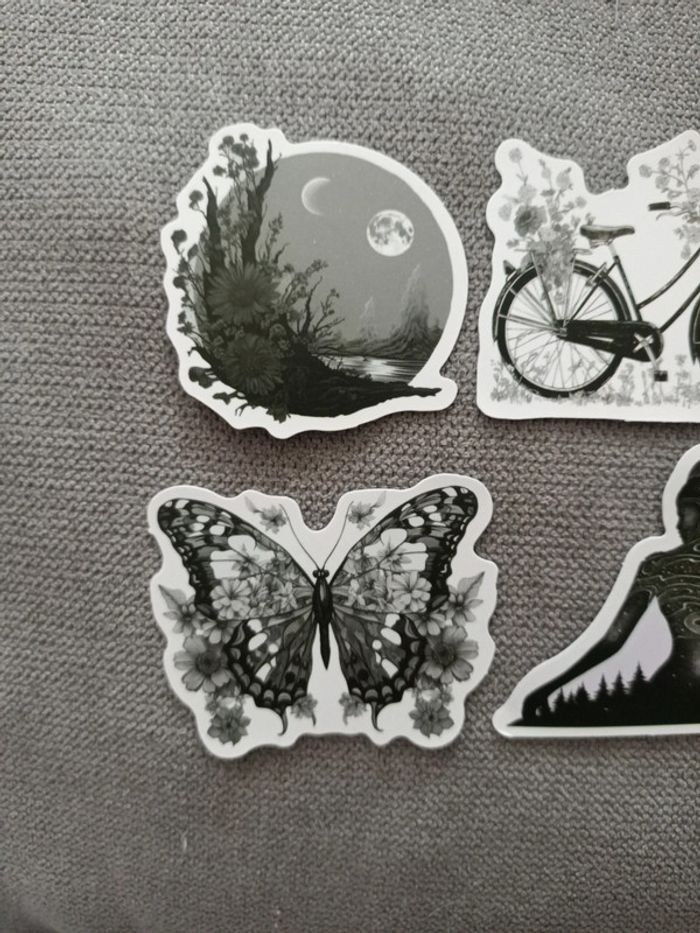 Stickers noirs et blancs - photo numéro 3