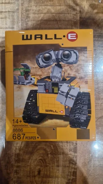 Jeu de construction Wall E , 687 pieces neuf , lire l'annonce